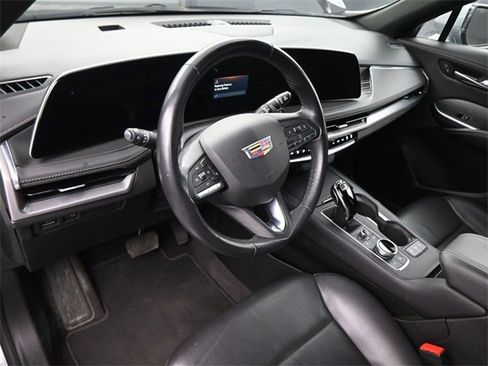 Used 2024 Cadillac XT4 Premium Luxury image 18