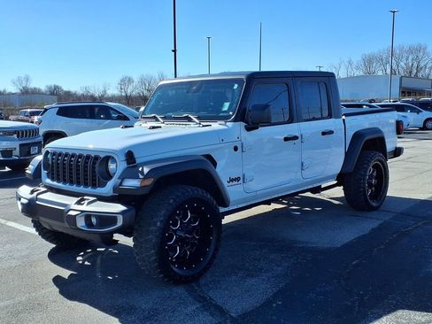 Used 2025 Jeep Gladiator Sport image 3