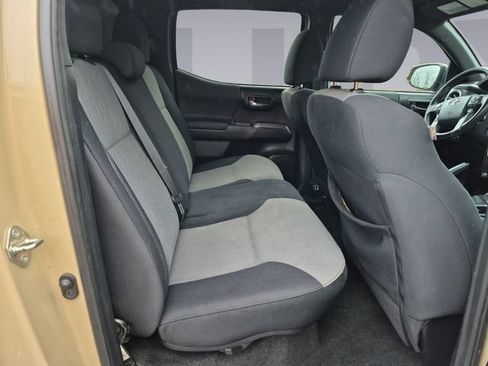 Used 2020 Toyota Tacoma TRD Sport AWD/4WD image 18