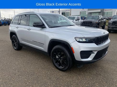 Used 2024 Jeep Grand Cherokee Altitude AWD/4WD image 8
