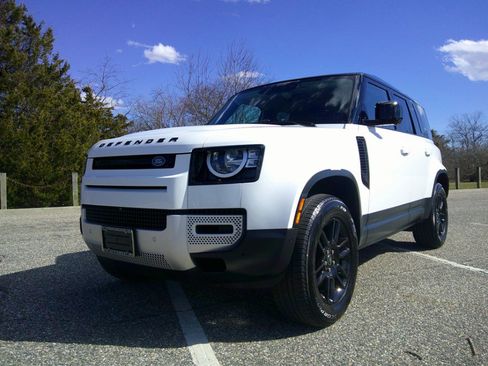 Used 2023 Land Rover Defender 110 S image 4