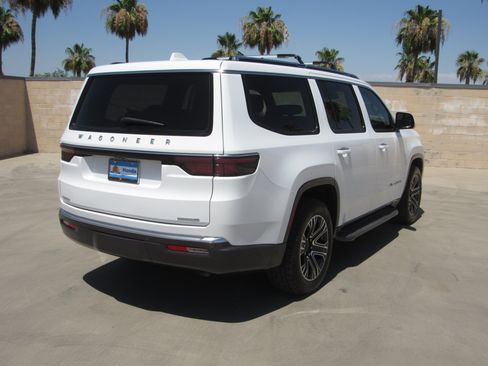 Used 2022 Jeep Wagoneer Series III w/ Convenience Group I AWD/4WD image 5