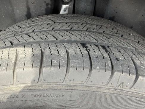 Used 2017 Jeep Cherokee 75th Anniversary image 28