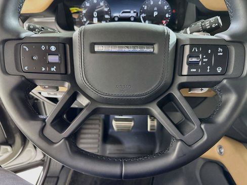 Used 2025 Land Rover Defender 110 V8 AWD/4WD image 21