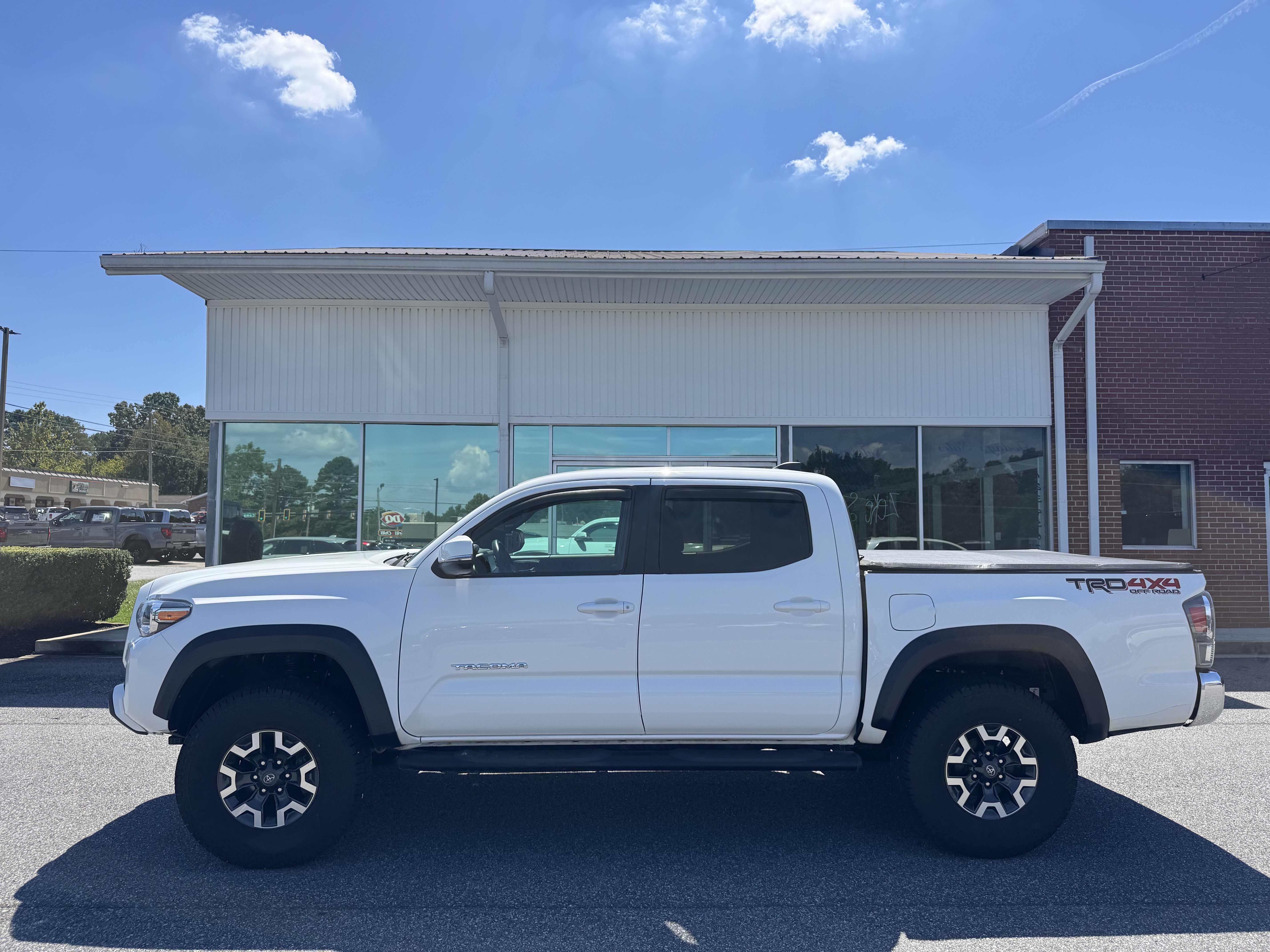 Used 2022 Toyota Tacoma TRD Off-Road AWD/4WD image 1