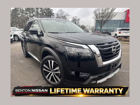 Used 2025 Nissan Pathfinder Platinum w/ Cargo Package image 1
