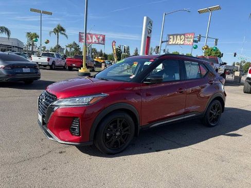 Certified 2023 Nissan Kicks SR FWD image 3