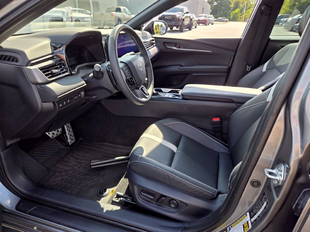 Used 2025 Toyota Camry SE w/ Multimedia Upgrade Package FWD image 5
