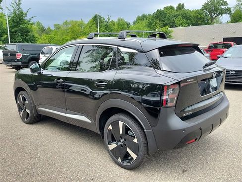 New 2025 Nissan Kicks SR image 3