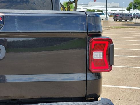 Used 2023 Jeep Gladiator Overland AWD/4WD image 16