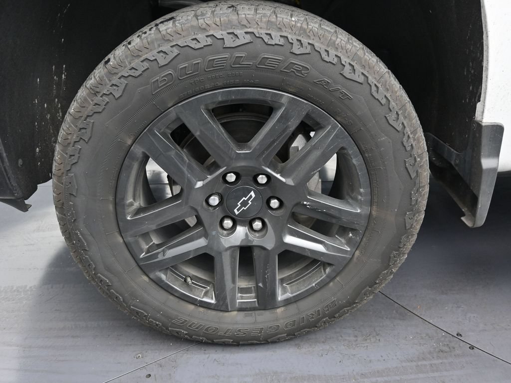 Used 2025 Chevrolet Silverado 1500 LT Trail Boss w/ Convenience Package II AWD/4WD image 9