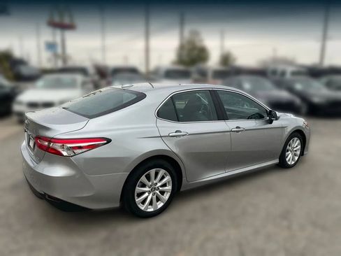 Used 2020 Toyota Camry LE image 11