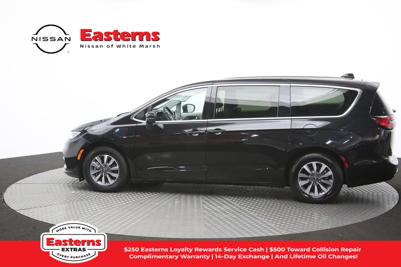 Used 2023 Chrysler Pacifica Touring-L FWD image 65