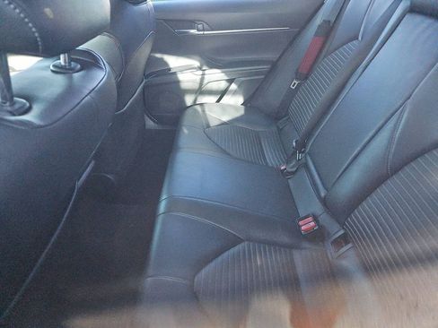Used 2018 Toyota Camry SE FWD image 3
