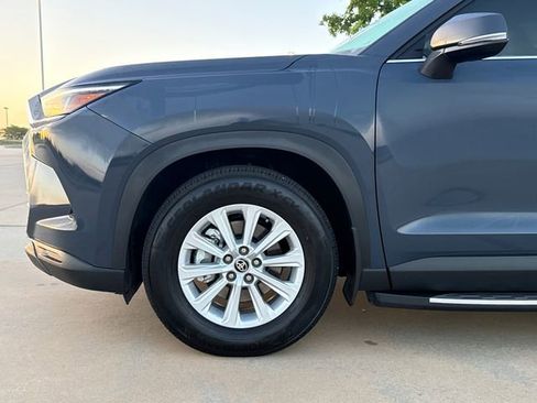 Used 2025 Toyota Grand Highlander AWD image 4