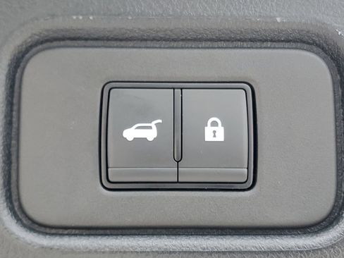 Certified 2025 Nissan Pathfinder SL FWD image 9