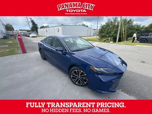 Used 2025 Toyota Camry XLE FWD image 1
