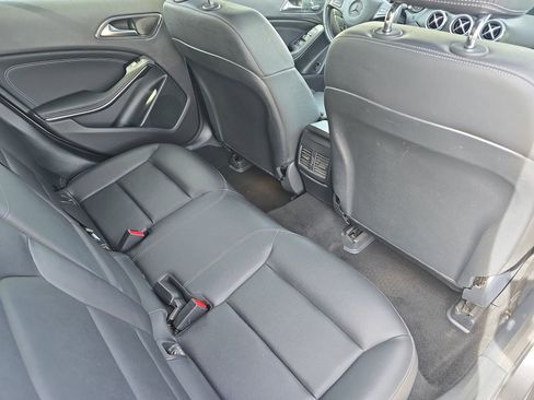 Used 2019 Mercedes-Benz GLA 250 4MATIC image 11