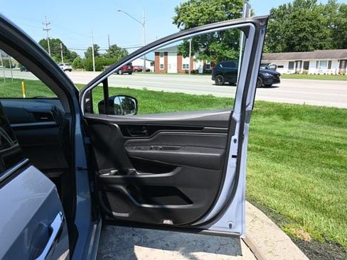 Used 2023 Honda Odyssey Elite image 18