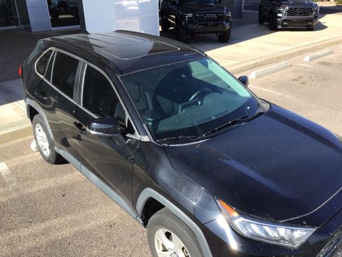 Used 2019 Toyota RAV4 XLE w/ Convenience Package FWD image 22