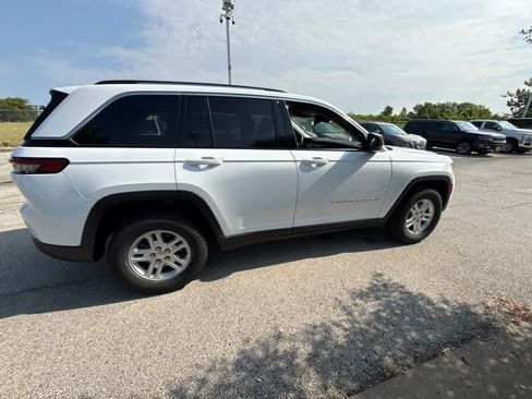 Used 2024 Jeep Grand Cherokee Laredo RWD image 6