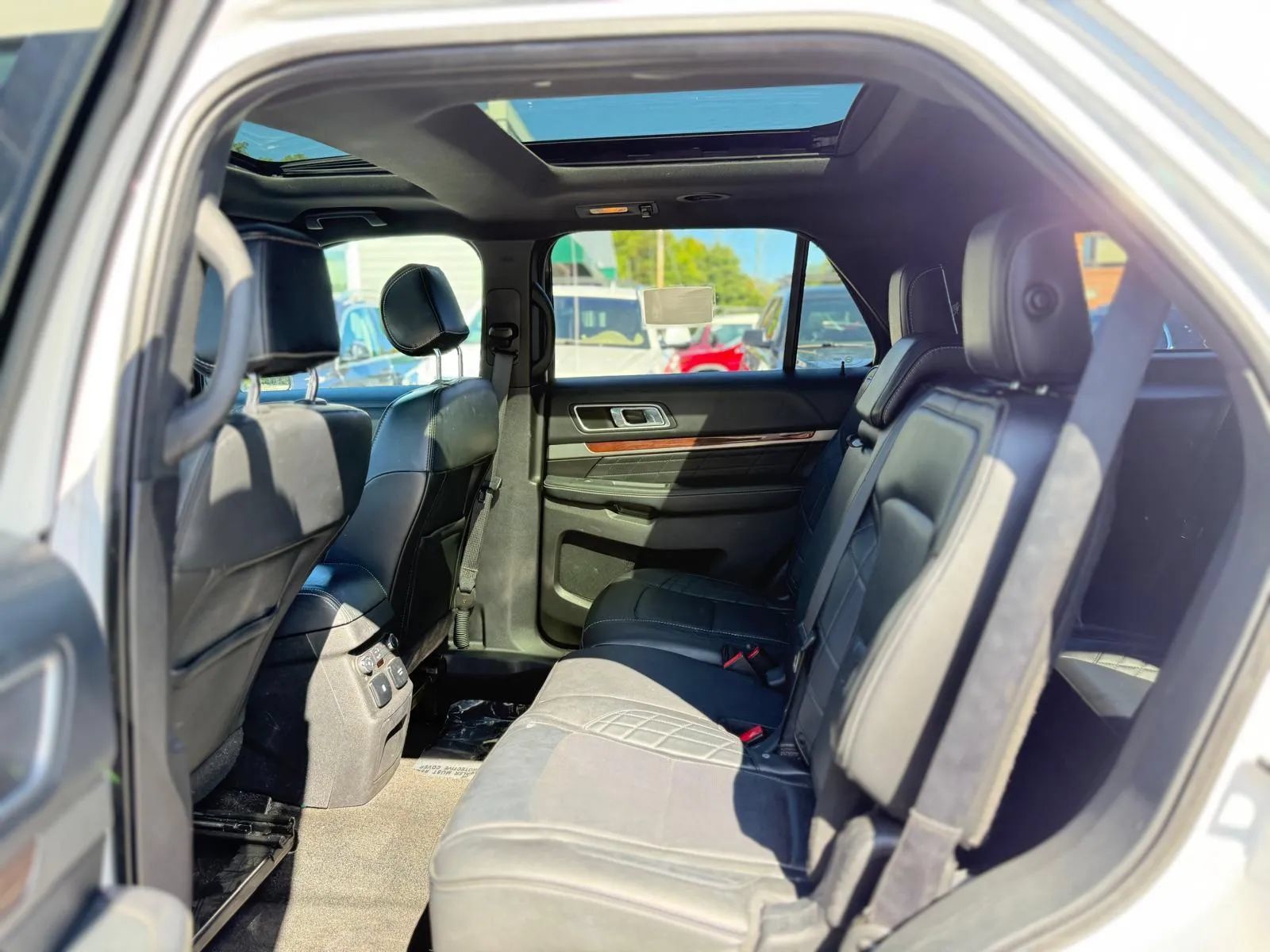 Used 2017 Ford Explorer Platinum AWD/4WD image 13
