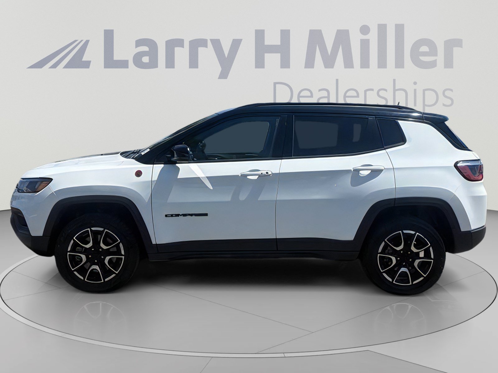 Certified 2024 Jeep Compass Trailhawk AWD/4WD image 3