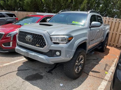 Used 2019 Toyota Tacoma TRD Sport AWD/4WD image 3