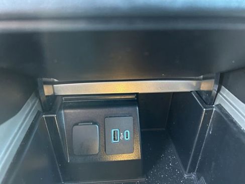 Used 2020 Ford Explorer XLT image 20