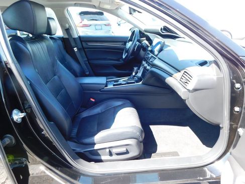 Certified 2018 Honda Accord Touring image 18