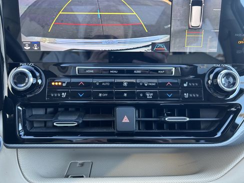 Certified 2021 Toyota Highlander Platinum image 32