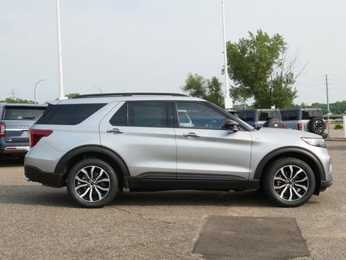 Certified 2024 Ford Explorer ST-Line w/ Class IV Trailer Tow Package AWD/4WD image 3