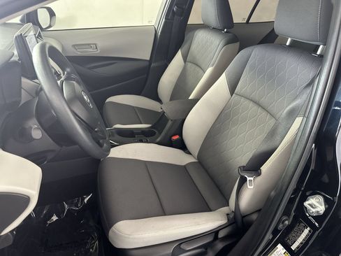 Used 2025 Toyota Corolla LE FWD image 11