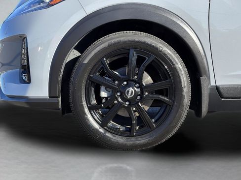 Used 2023 Nissan Kicks SR w/ SR Premium Package image 12