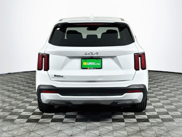 Used 2024 Kia Sorento LX FWD image 7