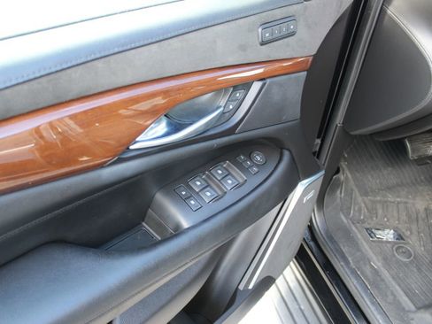 Used 2020 Cadillac Escalade Premium Luxury image 29