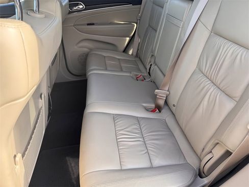 Used 2016 Jeep Grand Cherokee Limited image 23