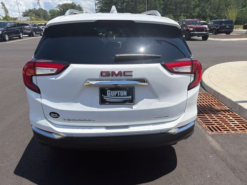 Used 2024 GMC Terrain SLT AWD/4WD image 13