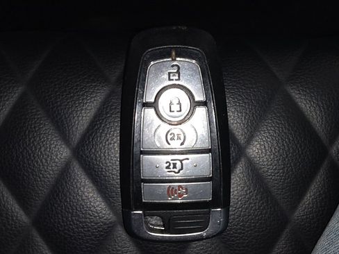 Used 2024 Ford Edge Titanium image 32