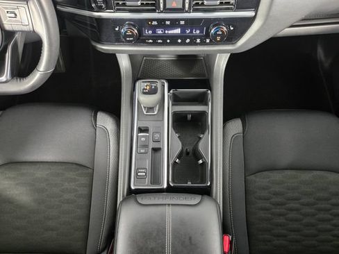 Used 2025 Nissan Pathfinder SV FWD image 25