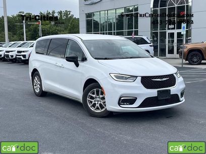 Used 2024 Chrysler Pacifica Touring-L