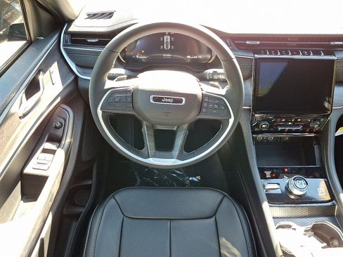 New 2025 Jeep Grand Cherokee Limited image 7