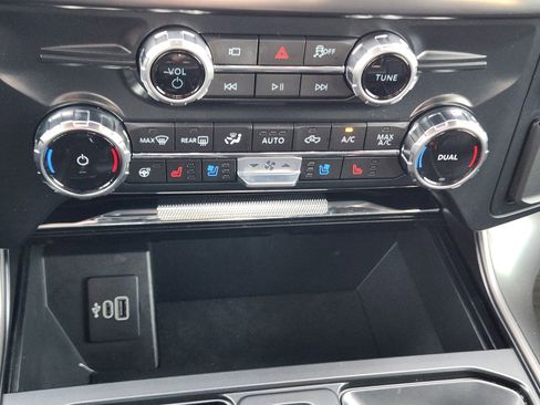 Used 2025 Ford F150 Lariat w/ Equipment Group 501A Mid image 14