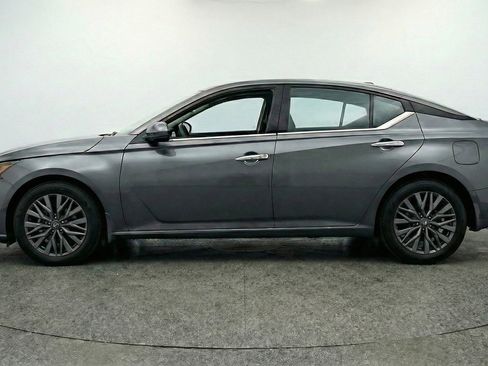 Used 2025 Nissan Altima 2.5 SV FWD image 5