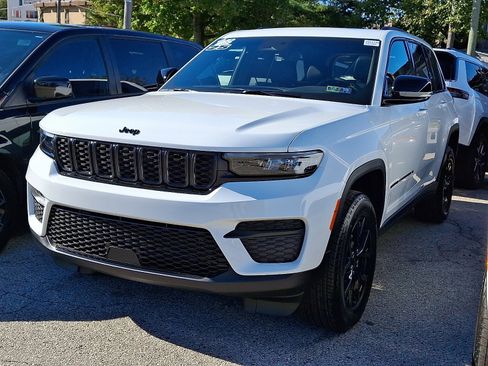 New 2025 Jeep Grand Cherokee Altitude image 3