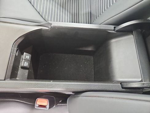 Used 2022 Toyota Camry SE FWD image 25