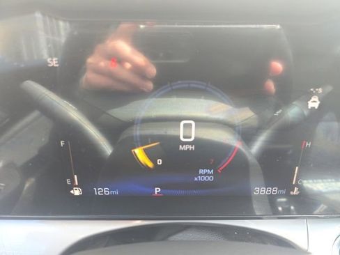 Used 2025 Chevrolet Trax LT w/ LT Convenience Package FWD image 12