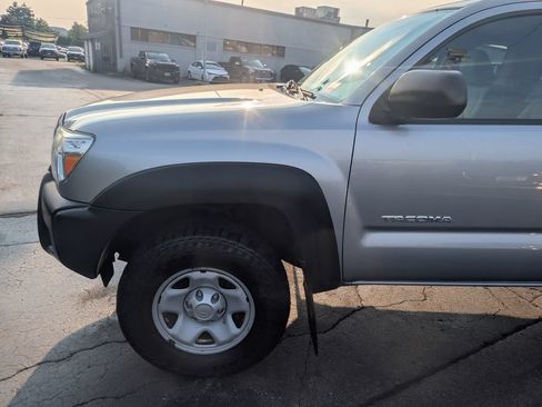 Used 2015 Toyota Tacoma 4x4 Access Cab w/ Convenience Package image 2