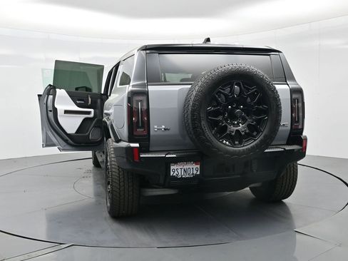 Used 2025 GMC Hummer EV 2X image 39