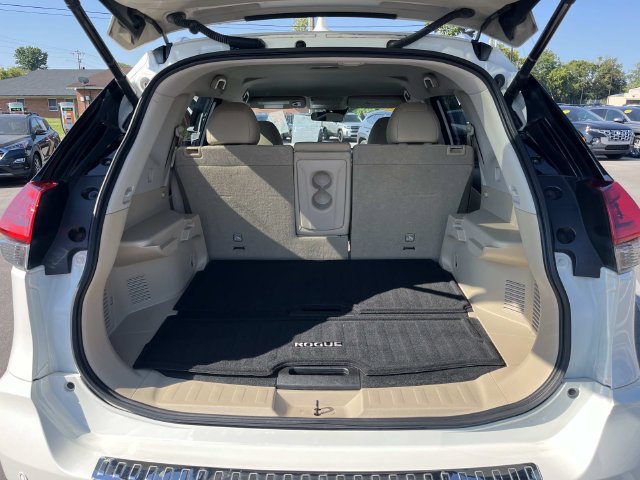 Used 2020 Nissan Rogue SV w/ Premium Package FWD image 12